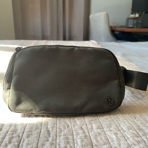 Lululemon waist pack like new green camo